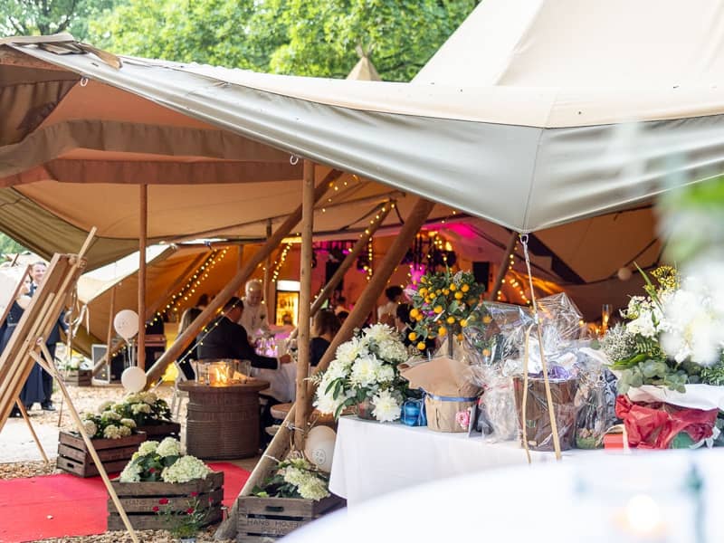 Hochzeit fast ganz in Weiß