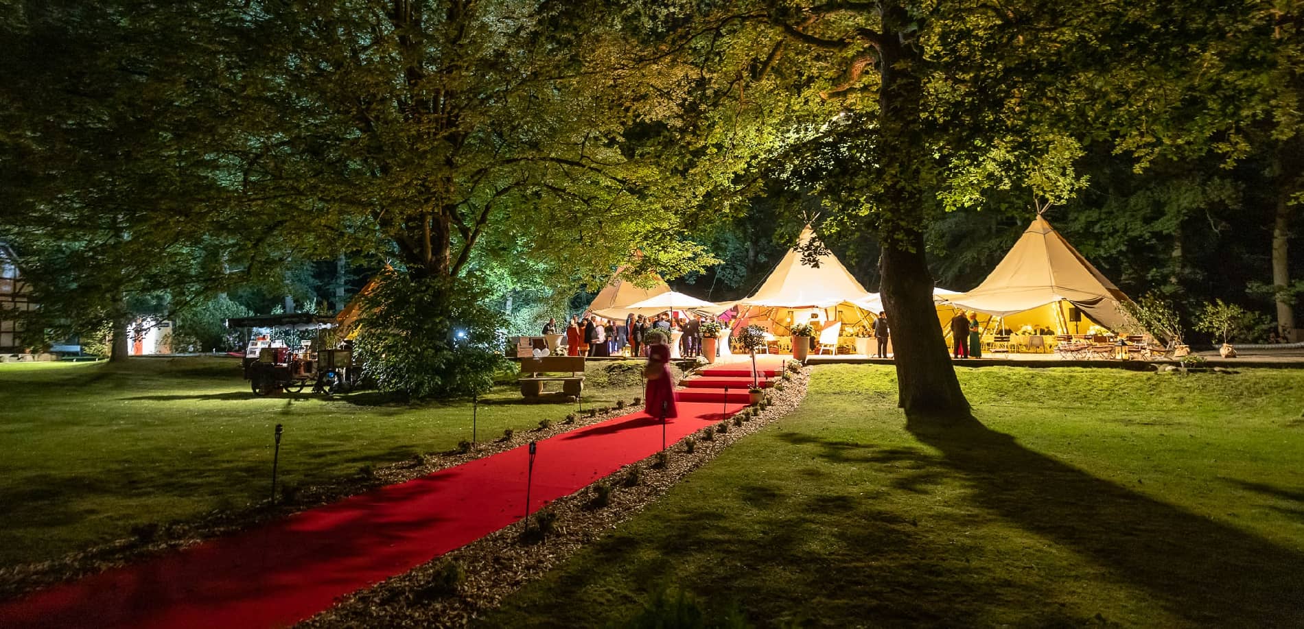 Hochzeit im Tipi oder Stretchzelt